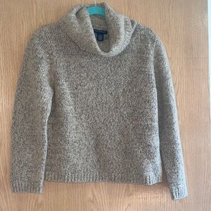 Women’s Ann Taylor cropped Sweater - L